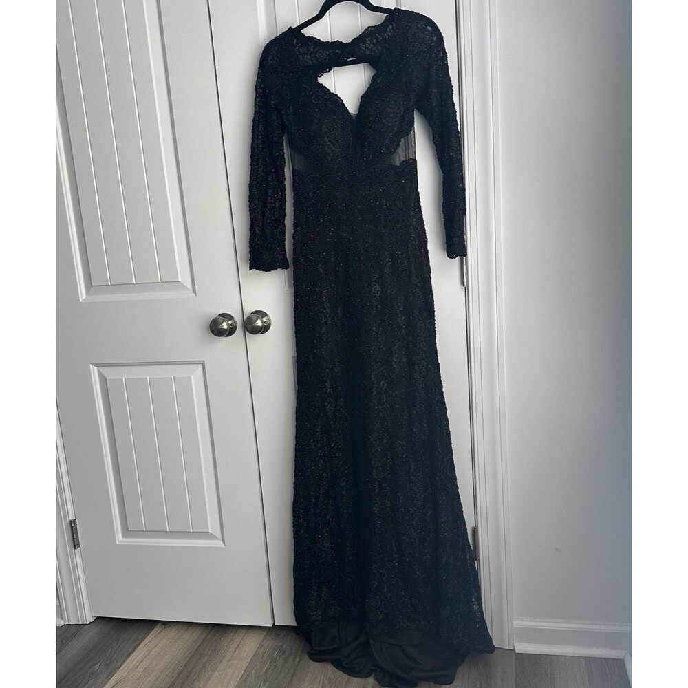 Royal Queen Black Lace Gothic Gown Size 8 Long Sleeve Keyhole Back Formal Maxi D